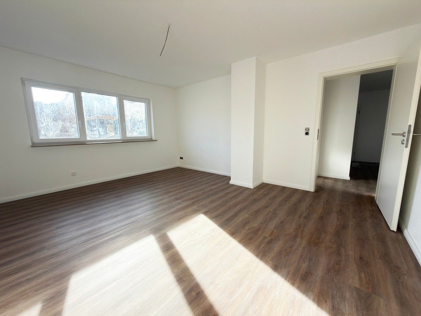 Wohnzimmer in Stuttgart-Bad Cannstatt nach der Sanierung