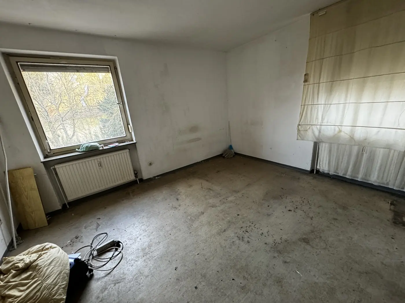 Wohnraum in Leonberg vor der Sanierung